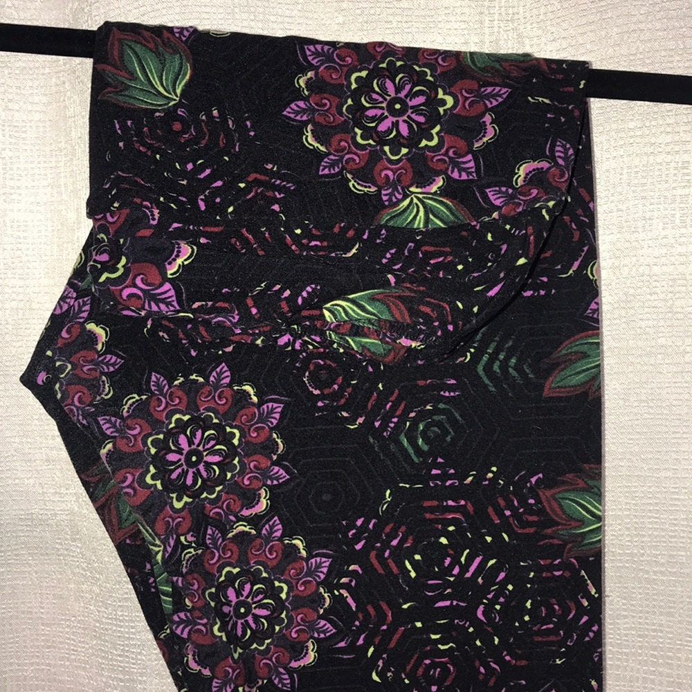Tc Lularoe flower leggings
